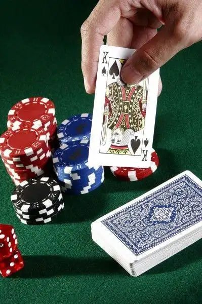 Pengguna Indonesia menjelajahi menu hiburan online